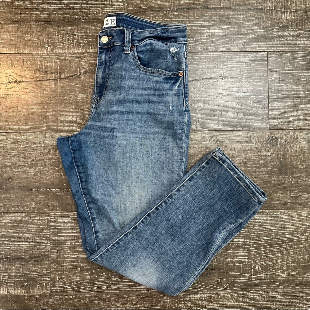 Daze Women's Blue Straight Leg Jeans